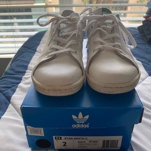 Adidas Stan Smith tennis shoes